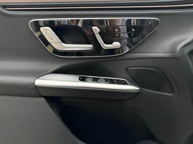 Mercedes-Benz EQE SUV — Фото автомобиля 8