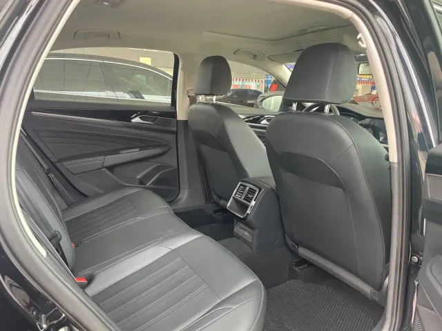 Volkswagen Passat — Фото автомобиля 8