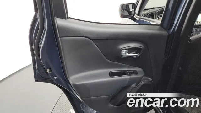 Jeep Renegade — Фото автомобиля 21