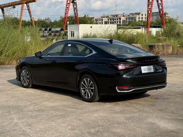 Lexus ES — Фото автомобиля 7
