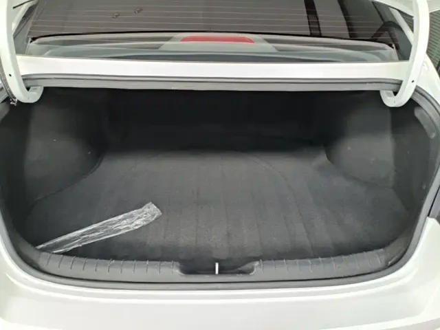 Hyundai Elantra — Фото автомобиля 18