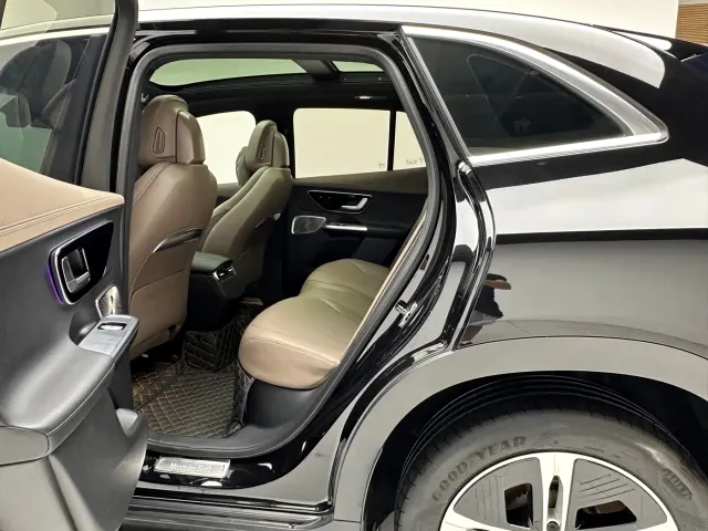 Mercedes-Benz EQE SUV — Фото автомобиля 8