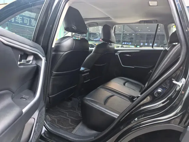 Toyota RAV4 — Фото автомобиля 7