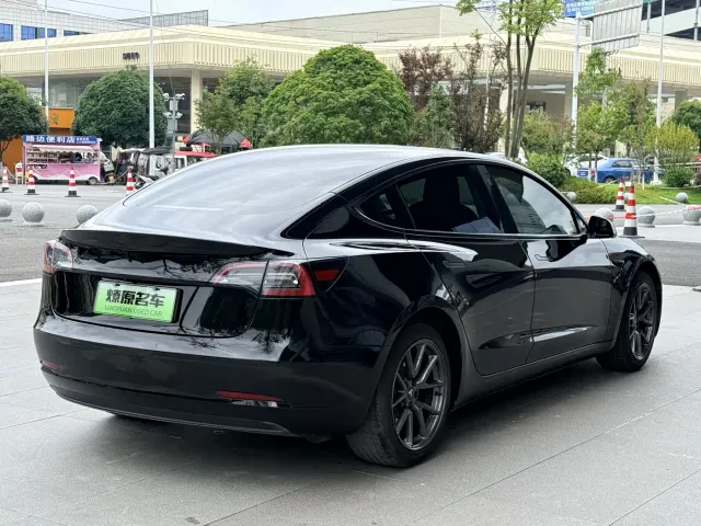 Tesla Model 3 — Фото автомобиля 7