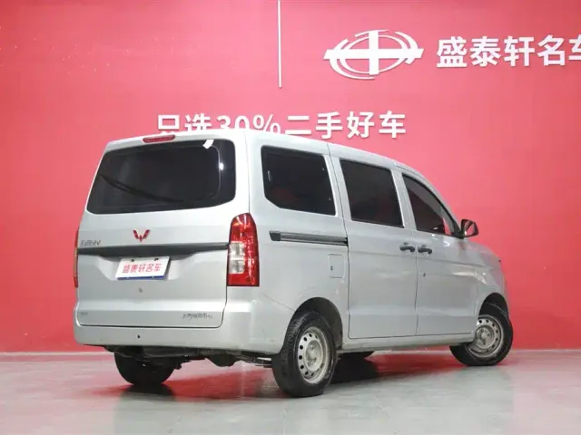 Wuling Hongguang V — Фото автомобиля 14