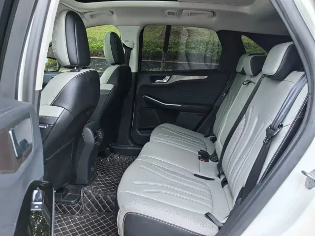 Ford Escape — Фото автомобиля 7