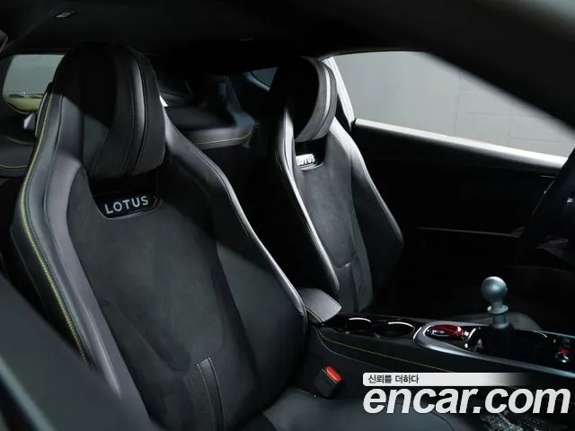 Lotus Emira — Фото автомобиля 17