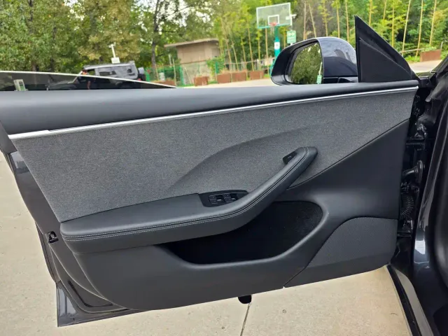 Tesla Model 3 — Фото автомобиля 7