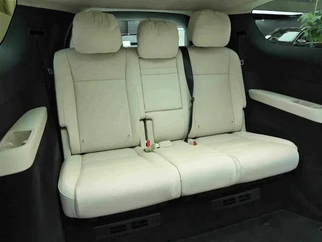 Li Auto MEGA — Фото автомобиля 15