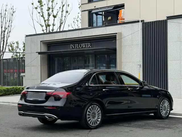 Mercedes-Benz E-Class — Фото автомобиля 14