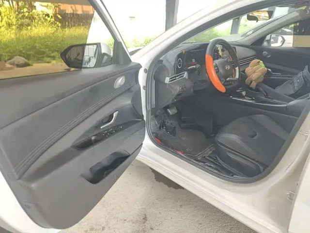 Hyundai Elantra — Фото автомобиля 15