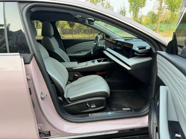 Geely Galaxy E8 — Фото автомобиля 13