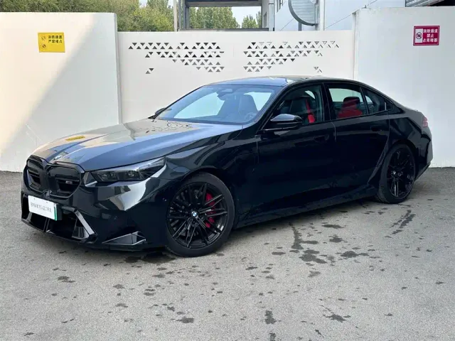 Фотография автомобиля — BMW M5