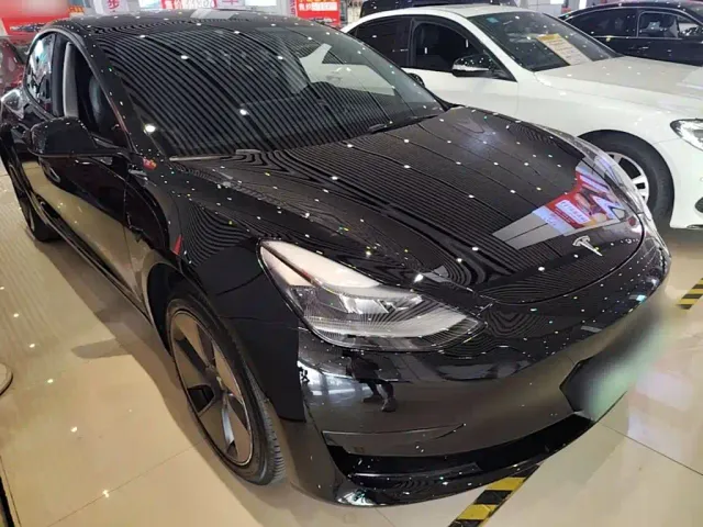 Tesla Model 3 — Фото автомобиля 3