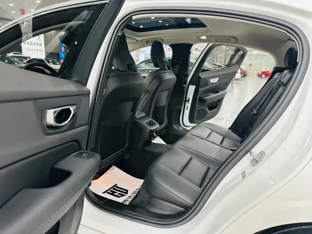 Volvo S60 — Фото автомобиля 5