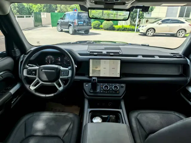 Land Rover Defender — Фото автомобиля 8