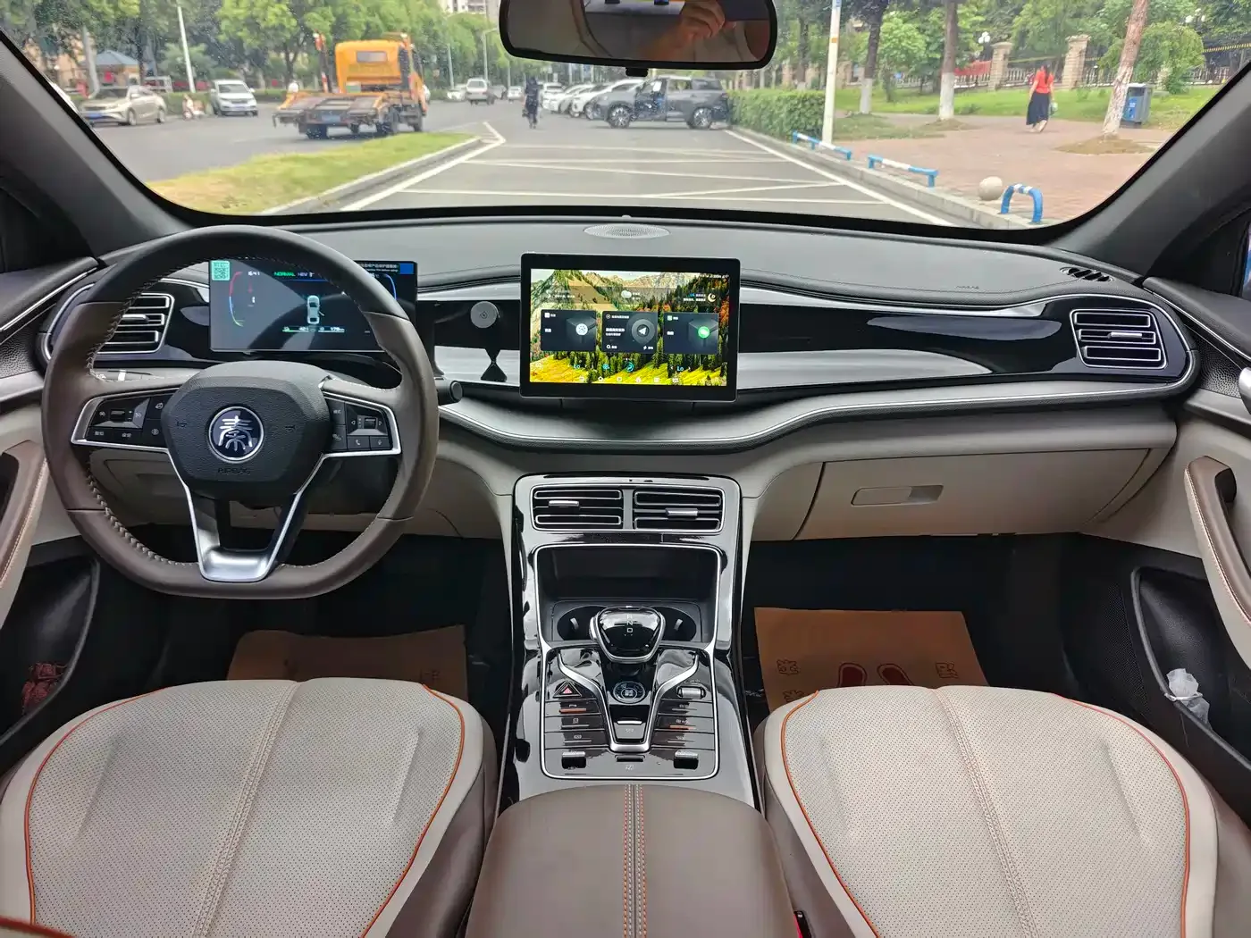 BYD Qin PLUS 2024 Glory Edition DM-i 55KM Surpass — Фото автомобиля 14