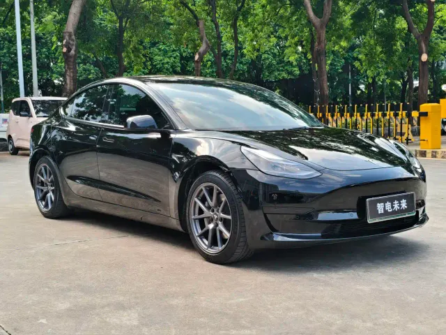 Tesla Model 3 — Фото автомобиля 8