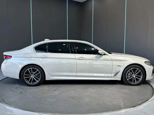 BMW 5 Series — Фото автомобиля 5