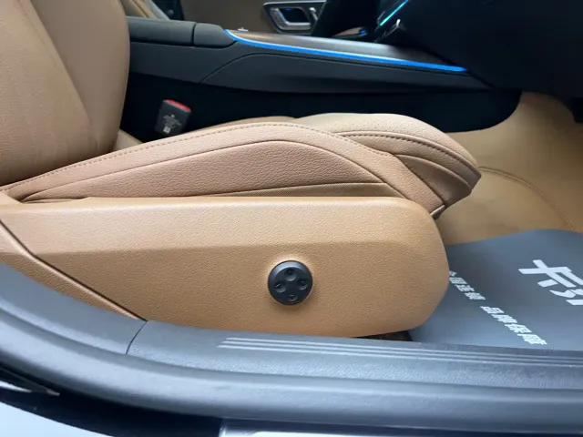 Mercedes-Benz E-Class — Фото автомобиля 21