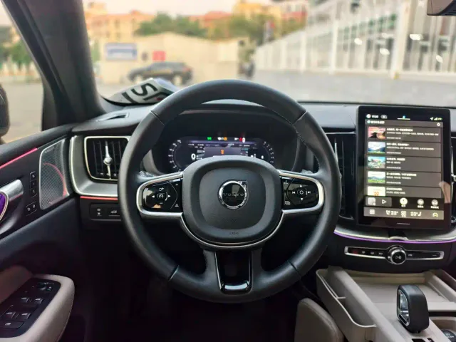Volvo XC60 — Фото автомобиля 22