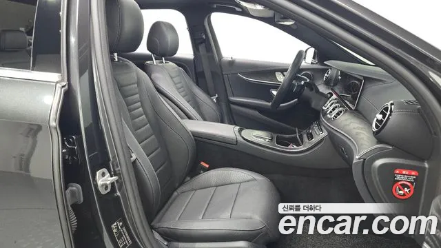 Mercedes-Benz E-Class — Фото автомобиля 25