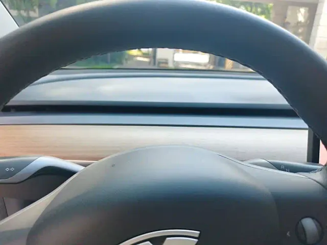 Tesla Model 3 — Фото автомобиля 7