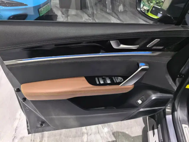 BYD Tang — Фото автомобиля 6