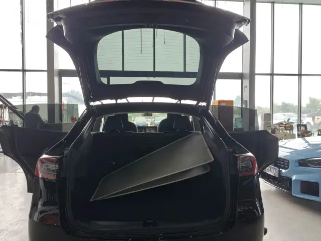 Tesla Model Y — Фото автомобиля 16