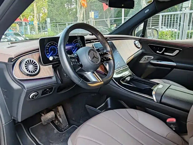 Mercedes-Benz EQE SUV — Фото автомобиля 8