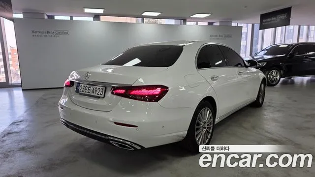 Mercedes-Benz E-Class — Фото автомобиля 2