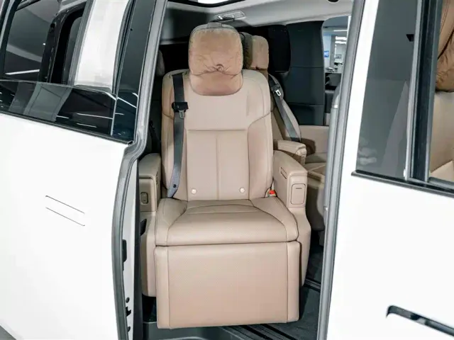 Li Auto MEGA — Фото автомобиля 29