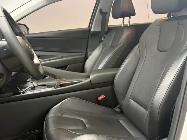 Hyundai Elantra — Фото автомобиля 12