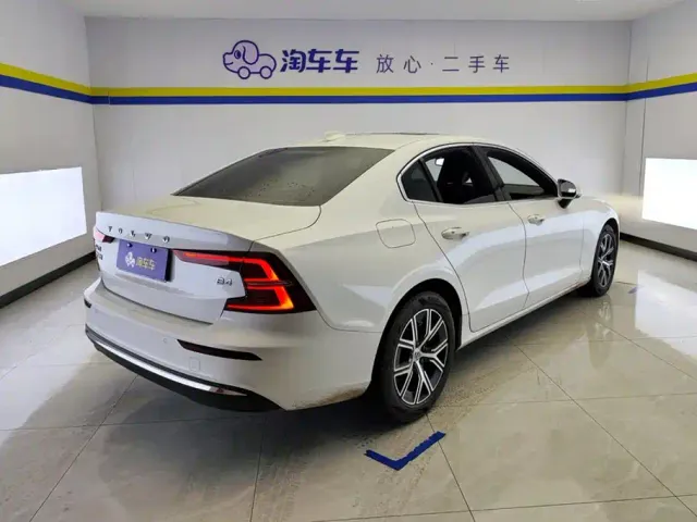 Volvo S60 — Фото автомобиля 3
