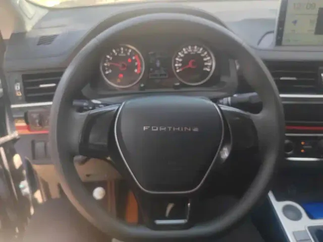 Forthing T5 — Фото автомобиля 15
