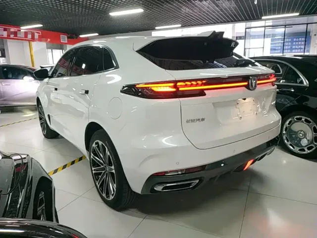 Changan UNI-K iDD — Фото автомобиля 4