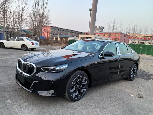 BMW 5 Series — Фото автомобиля 2