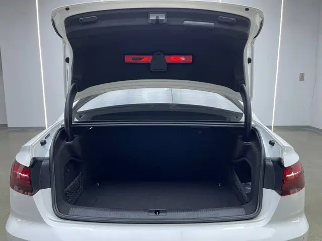 Audi Audi A4L 2024 40 TFSI Luxury Dynamic — Фото автомобиля 9
