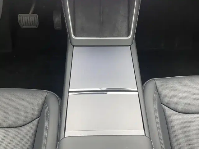 Tesla Model Y — Фото автомобиля 20