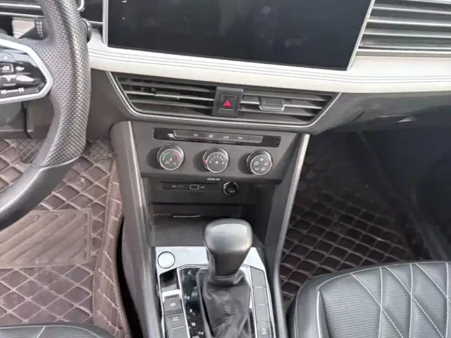 Volkswagen Tiguan L — Фото автомобиля 7