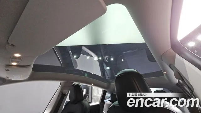 Tesla Model Y — Фото автомобиля 19