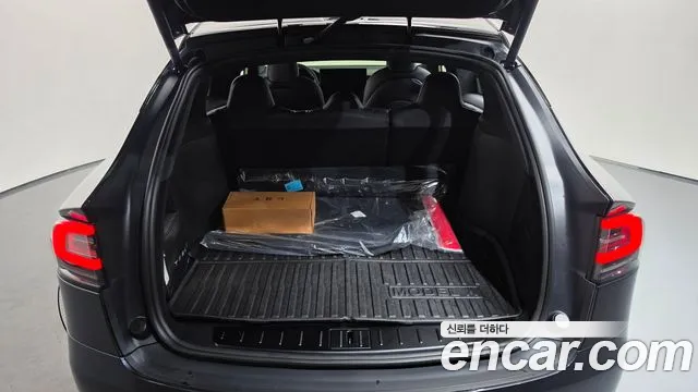 Tesla Model X — Фото автомобиля 16