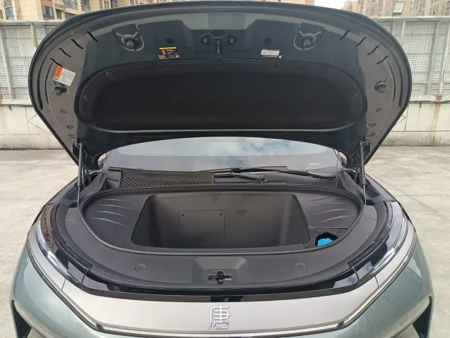 BYD Tang L — Фото автомобиля 6