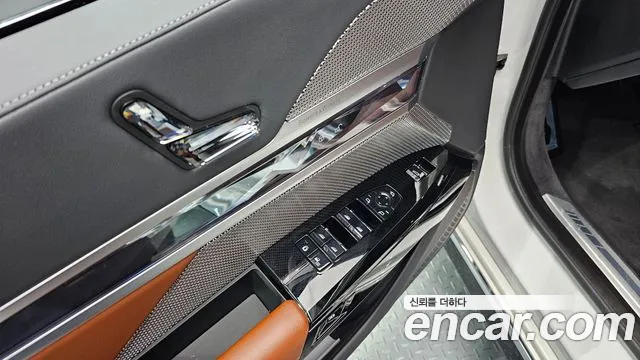 BMW 7-Series 7 серия (G70) 740i sDrive M Sport — Фото автомобиля 28