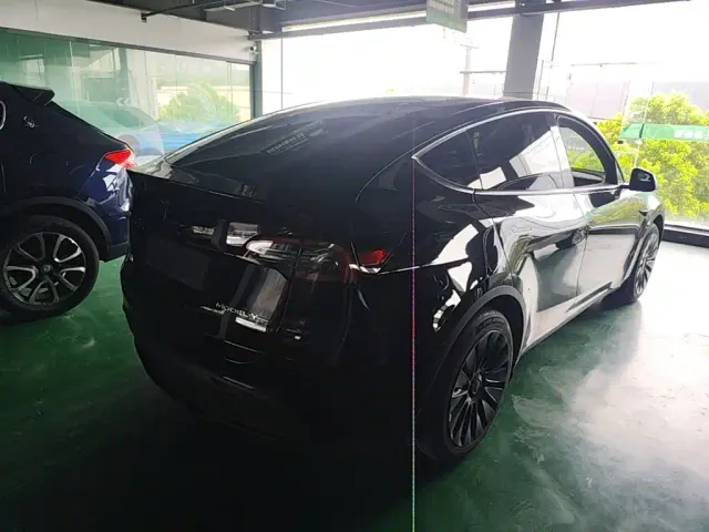 Tesla Model Y — Фото автомобиля 6