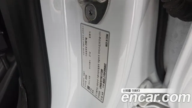 Tesla Model 3 — Фото автомобиля 29