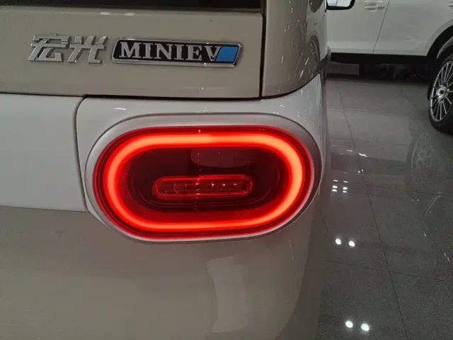 Wuling Hongguang Mini EV — Фото автомобиля 7