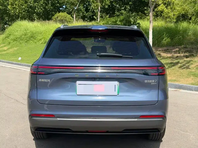 Geely Galaxy Starship 7 EM-i — Фото автомобиля 11