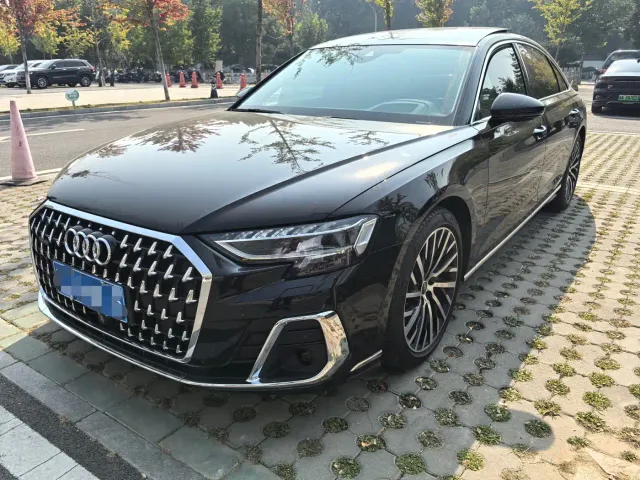 Фотография автомобиля — Audi A8