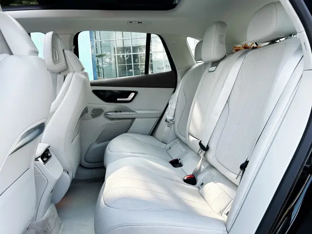 Mercedes-Benz EQE SUV — Фото автомобиля 9